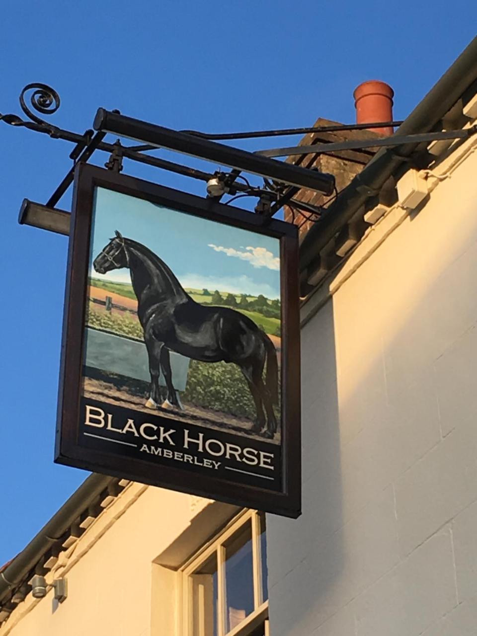Black Horse 安伯利 外观 照片